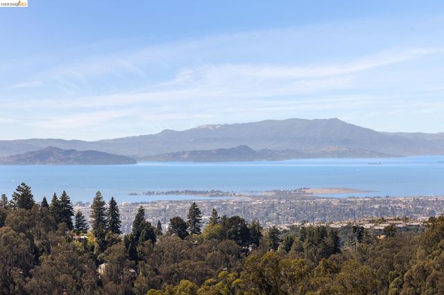 25 Diablo Dr, Oakland, CA 94611