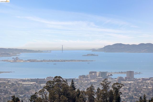 25 Diablo Dr, Oakland, CA 94611