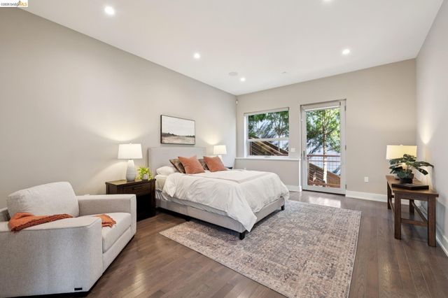 25 Diablo Dr, Oakland, CA 94611