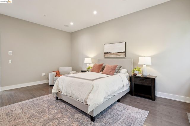 25 Diablo Dr, Oakland, CA 94611