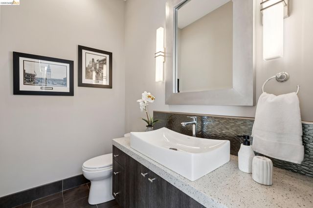 25 Diablo Dr, Oakland, CA 94611
