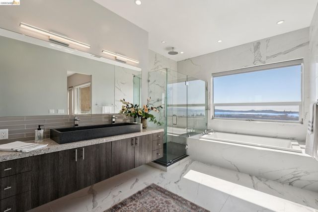 25 Diablo Dr, Oakland, CA 94611