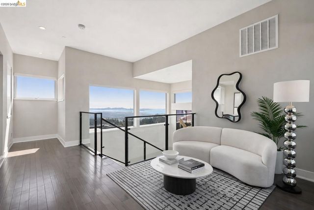 25 Diablo Dr, Oakland, CA 94611