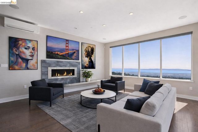 25 Diablo Dr, Oakland, CA 94611