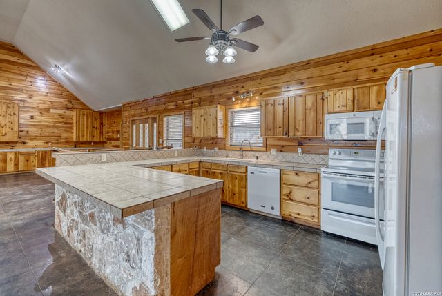 498 Camino Del Rancho, Concan, TX 78838