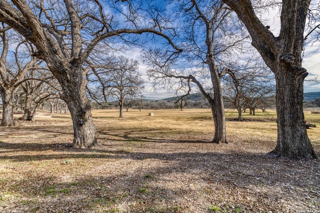 498 Camino Del Rancho, Concan, TX 78838