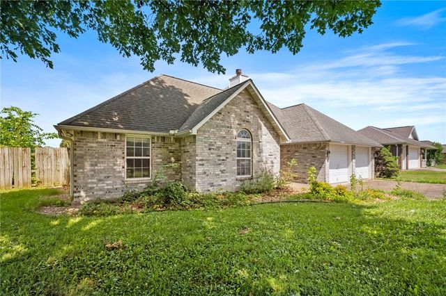 591 Bloomfield Street, Gentry, AR 72734