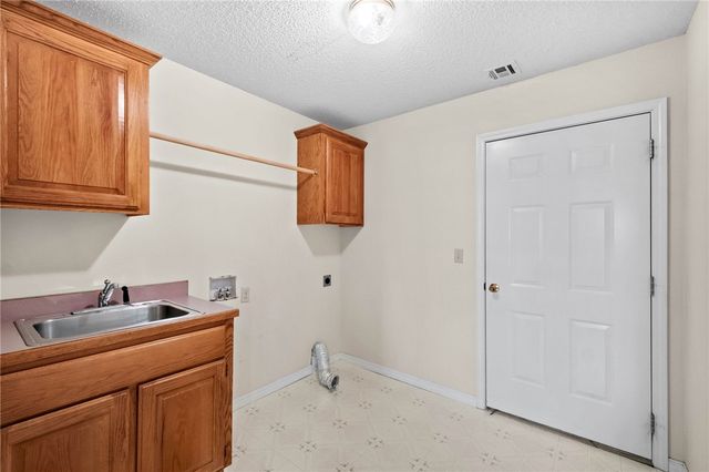 591 Bloomfield Street, Gentry, AR 72734