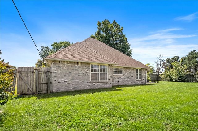 591 Bloomfield Street, Gentry, AR 72734