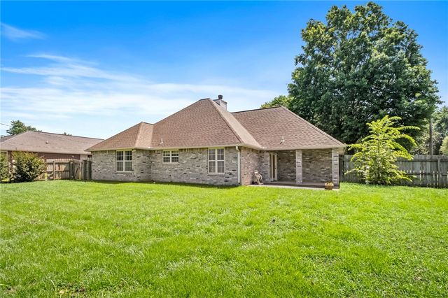 591 Bloomfield Street, Gentry, AR 72734