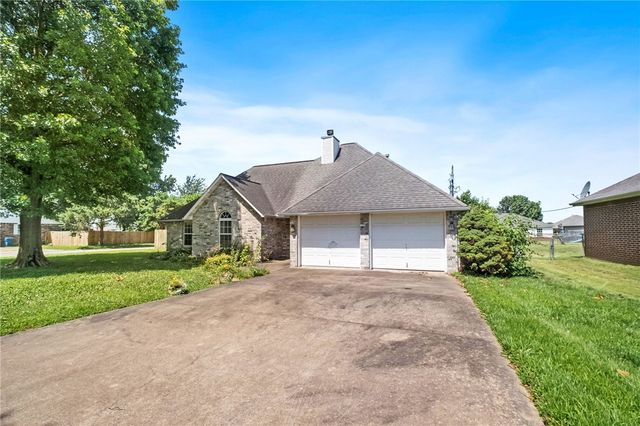 591 Bloomfield Street, Gentry, AR 72734