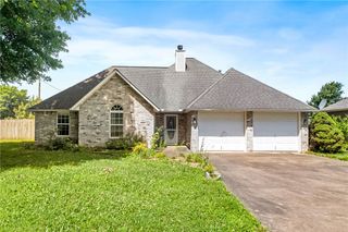 591 Bloomfield Street, Gentry, AR 72734