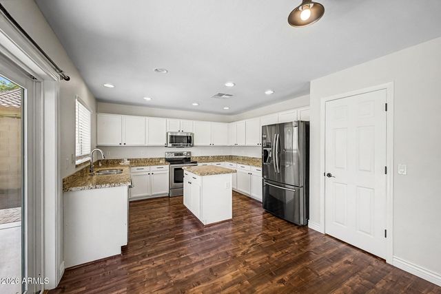 6509 W RED FOX Road, Phoenix, AZ 85083