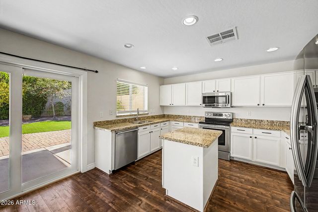 6509 W RED FOX Road, Phoenix, AZ 85083