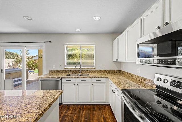 6509 W RED FOX Road, Phoenix, AZ 85083