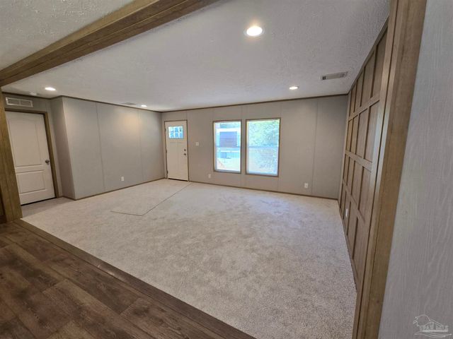 10028 Bellbrook Rd, Milton, FL 32583