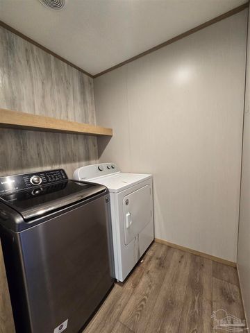 10028 Bellbrook Rd, Milton, FL 32583