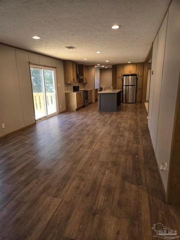 10028 Bellbrook Rd, Milton, FL 32583