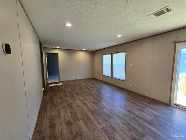 10028 Bellbrook Rd, Milton, FL 32583