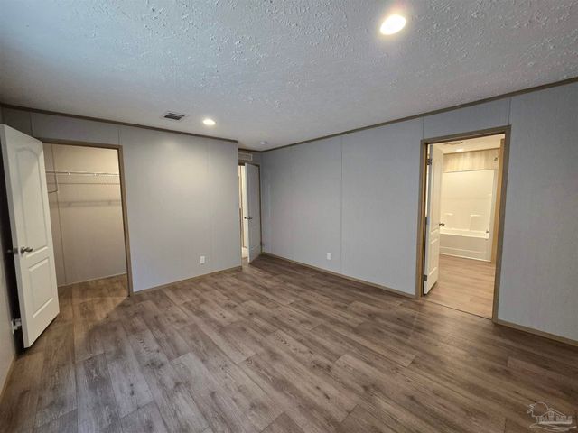 10028 Bellbrook Rd, Milton, FL 32583