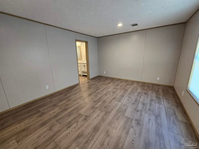 10028 Bellbrook Rd, Milton, FL 32583