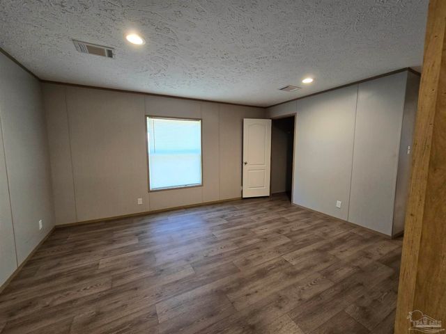 10028 Bellbrook Rd, Milton, FL 32583