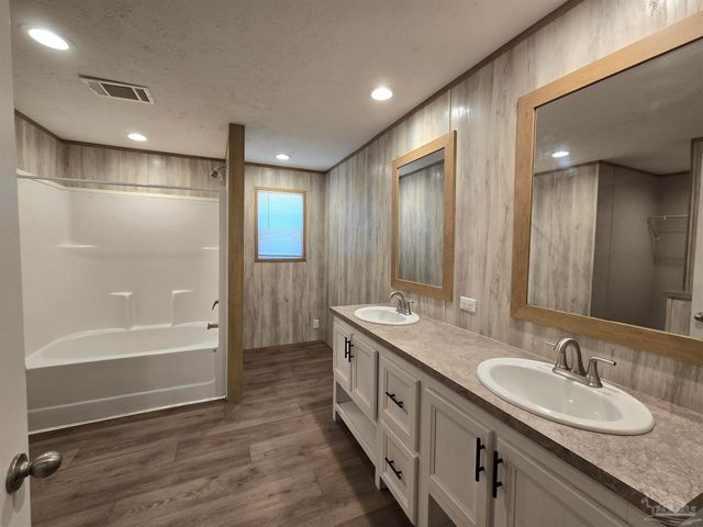 10028 Bellbrook Rd, Milton, FL 32583