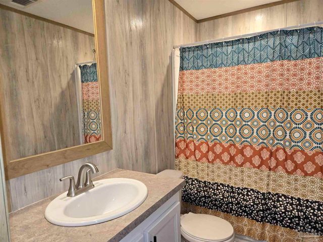 10028 Bellbrook Rd, Milton, FL 32583