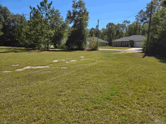 10028 Bellbrook Rd, Milton, FL 32583