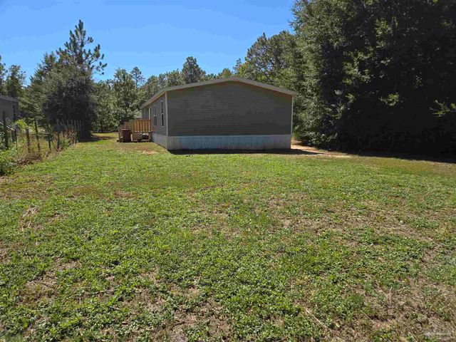 10028 Bellbrook Rd, Milton, FL 32583