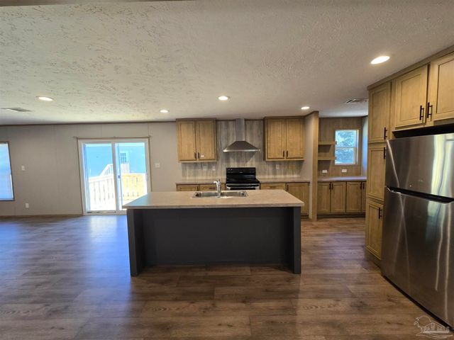 10028 Bellbrook Rd, Milton, FL 32583