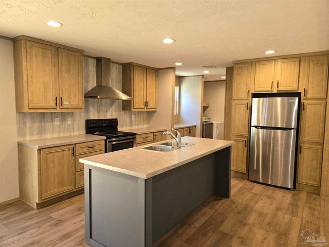 10028 Bellbrook Rd, Milton, FL 32583