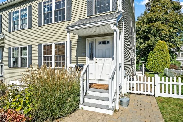 77 Warren St A, Arlington, MA 02474