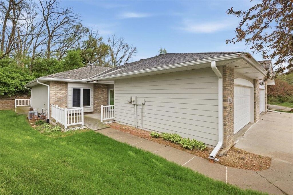 103 MCKENZIE Circle, Council Bluffs, IA 51503
