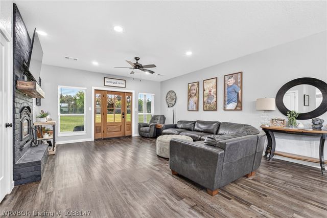3107 E Mckenzie Avenue, Pocola, OK 74902