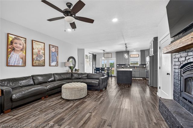 3107 E Mckenzie Avenue, Pocola, OK 74902
