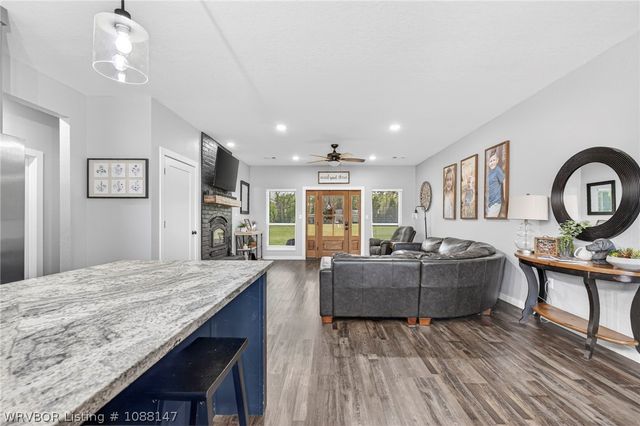 3107 E Mckenzie Avenue, Pocola, OK 74902