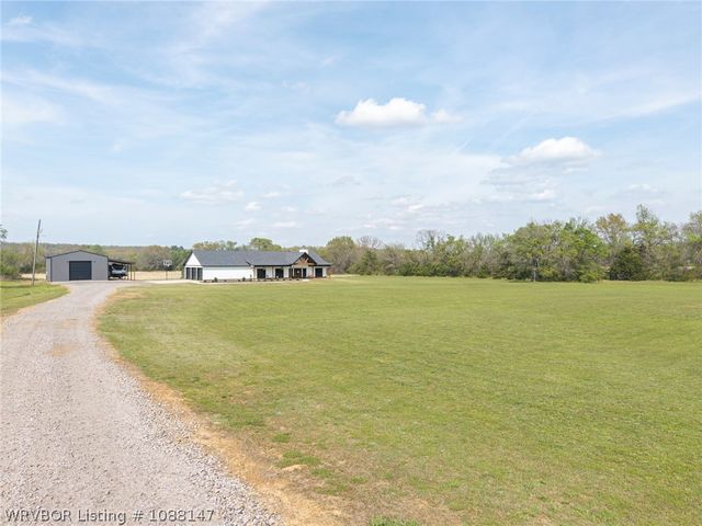 3107 E Mckenzie Avenue, Pocola, OK 74902