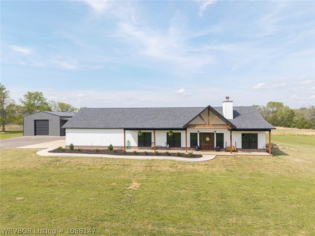 3107 E Mckenzie Avenue, Pocola, OK 74902