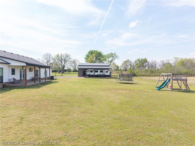 3107 E Mckenzie Avenue, Pocola, OK 74902