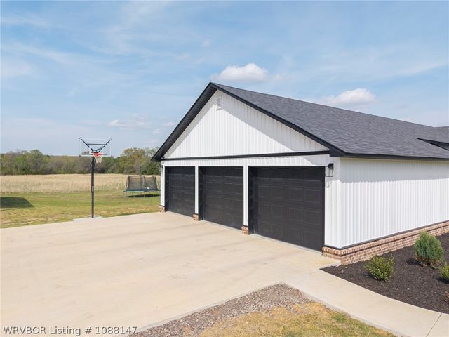 3107 E Mckenzie Avenue, Pocola, OK 74902
