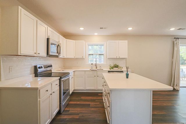 2812 Glenwood Cove, Jonesboro, AR 72401