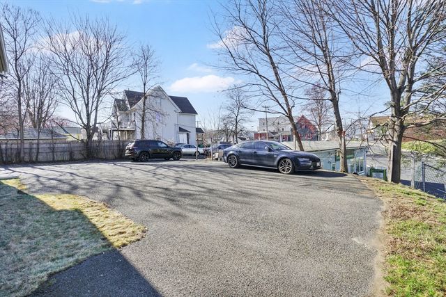 195 Grattan St, Chicopee, MA 01020