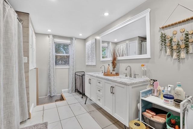 195 Grattan St, Chicopee, MA 01020