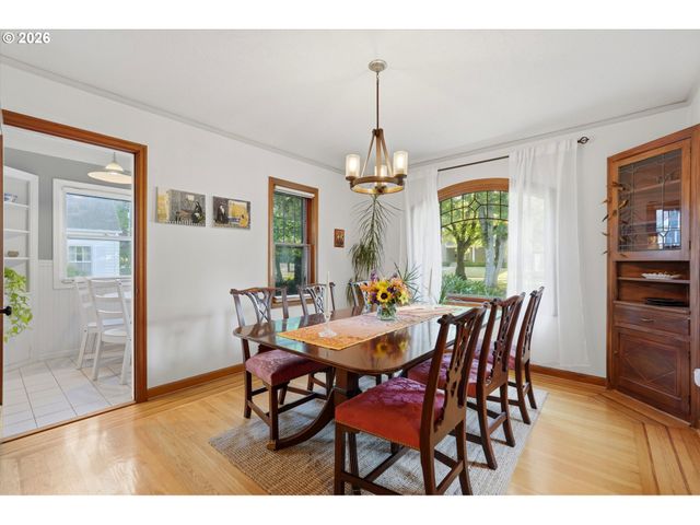 7531 Se REED COLLEGE Pl, Portland, OR 97202