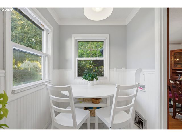 7531 Se REED COLLEGE Pl, Portland, OR 97202