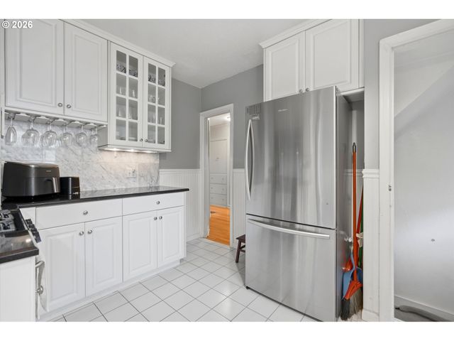 7531 Se REED COLLEGE Pl, Portland, OR 97202