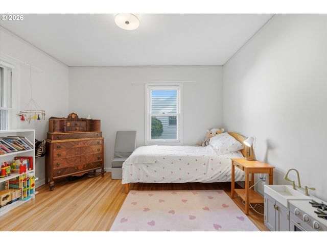7531 Se REED COLLEGE Pl, Portland, OR 97202