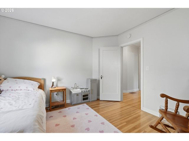 7531 Se REED COLLEGE Pl, Portland, OR 97202