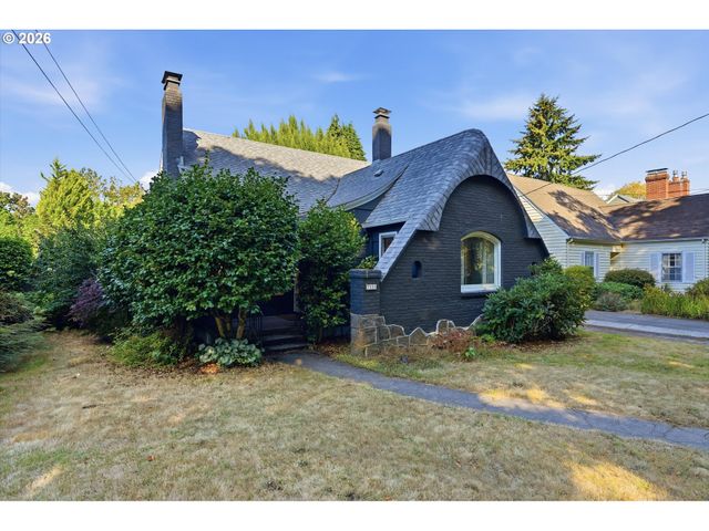 7531 Se REED COLLEGE Pl, Portland, OR 97202